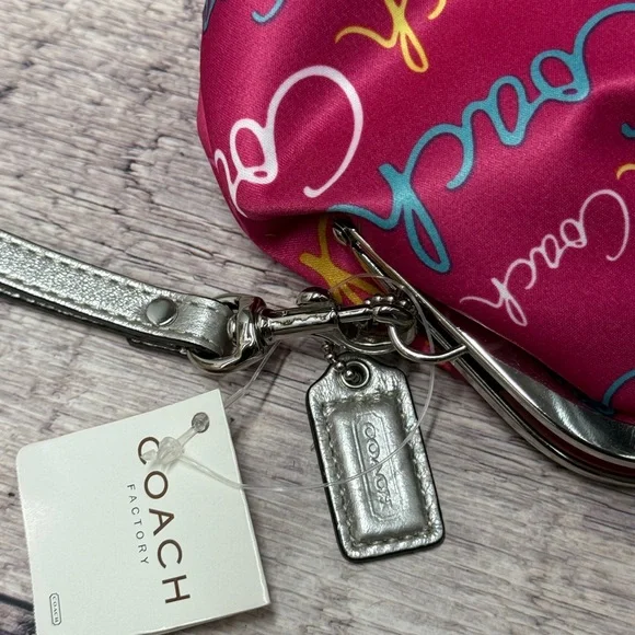 COACH Chelsea Script Framed Large Wristlet 43517 - Picture 10 of 13